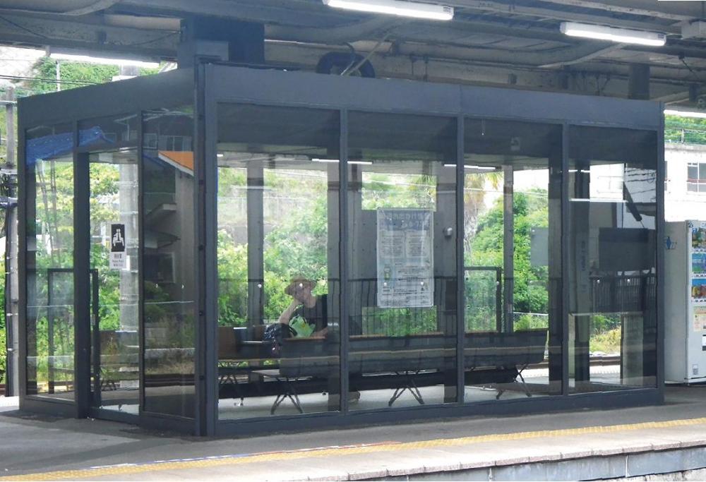 Sagamiko Station / Waiting Rooms on Platforms 2 & 3.