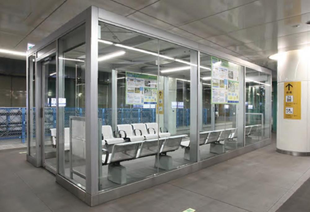 Higashi-Kitazawa Station / Waiting Room